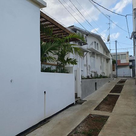 Studio Pour Jusqu'A 4 Personnes Proche De L'Hopital Et Du Centre Ville Saint-Denis Dış mekan fotoğraf